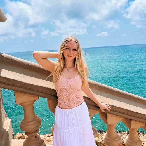 Taylor Szajna, Spain